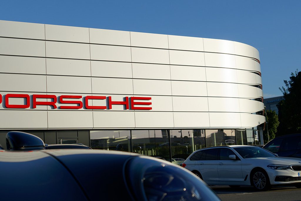 Do I Have to Service My Porsche at the Dealer?